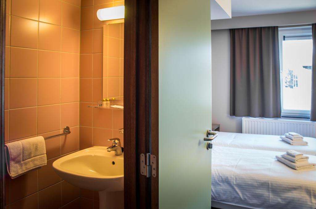 Hotel Les 100 Ciels Saint-Hubert Ngoại thất bức ảnh
