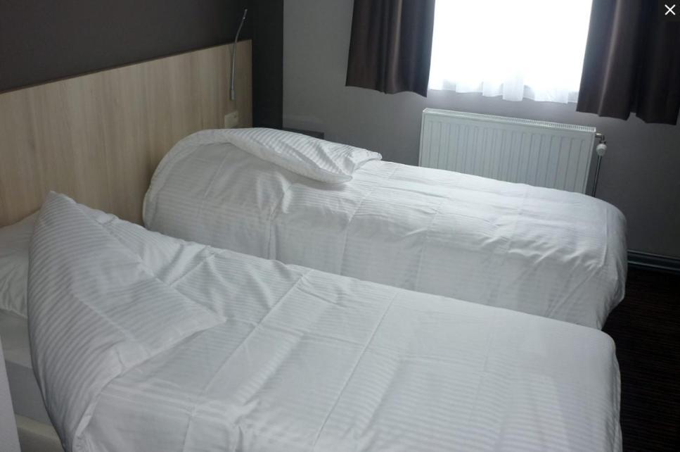 Hotel Les 100 Ciels Saint-Hubert Phòng bức ảnh